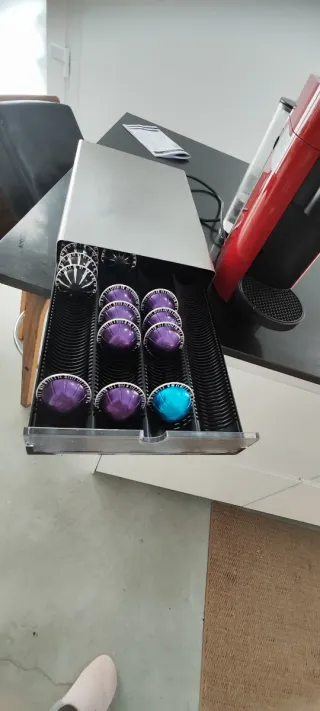 Cafetera Nespresso Vertuo Roja