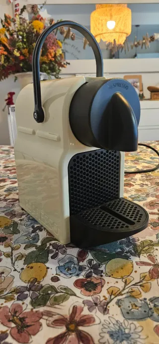 Cafetera Nespresso Crema Delongui