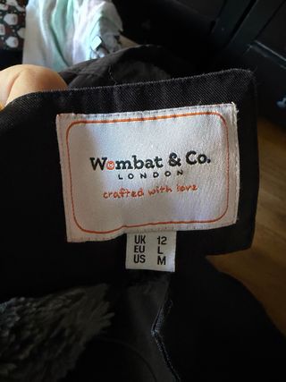 Abrigo de porteo Wombat & Co Negro
