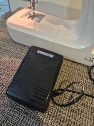 Máquina de coser Lazer