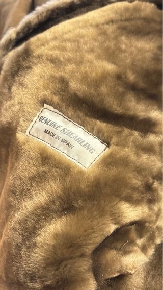 Abrigo piel tipo pelliza con capucha