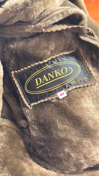 Abrigo piel tipo pelliza con capucha