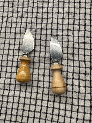 Paletta scaglie formaggio legno e metallo