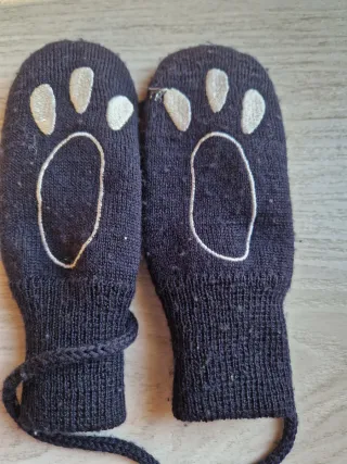 Guantes de niño con huella de patita