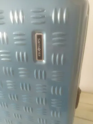 Maleta Samsonite Azul Rígida. Muy ligera.