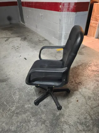 Silla de oficina negra