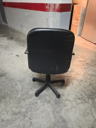 Silla de oficina negra