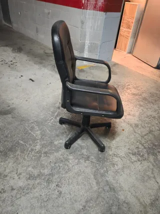 Silla de oficina negra