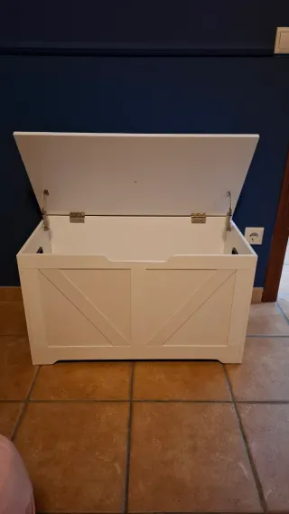 Baúl de madera blanco