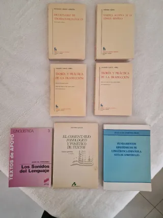 Libros de filología, lingüística y traducción.