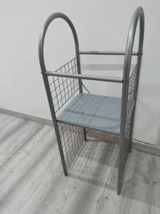 Mesa auxiliar metálica gris