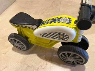 Cuatro corre pasillos y bicicleta niña.