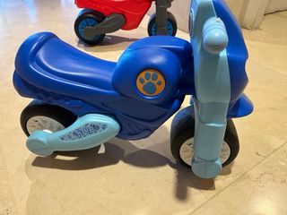 Cuatro corre pasillos y bicicleta niña.