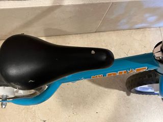 Cuatro corre pasillos y bicicleta niña.