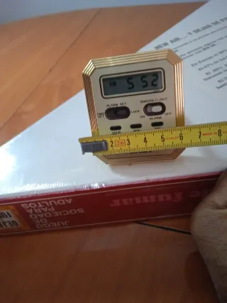 Reloj de mesa Pulsar Quartz dorado