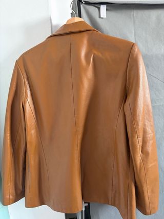 Chaqueta elegante de piel auténtica. Made in spain