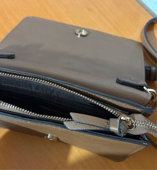 Bolso vintage con tachuelas y cremallera