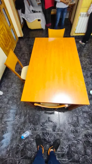 Mesa de comedor y mesita pequeña