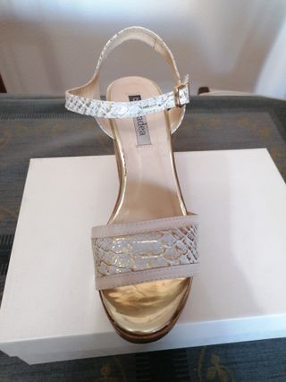 Sandalias doradas y plateadas Talla 37