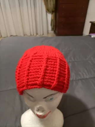 Cappellino lana fatto a mano con fiore