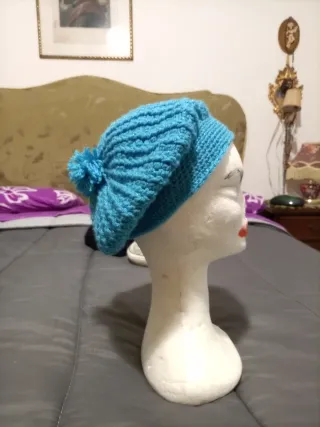Cappellino lana fatto a mano con fiore