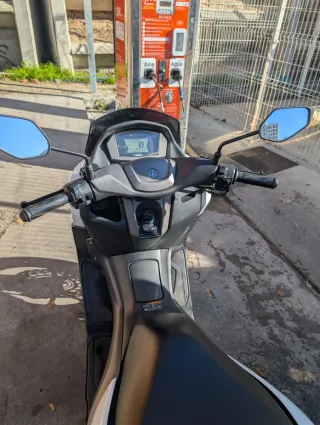 Yamaha NMAX 125 en buen estado año 2024