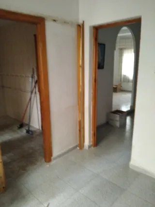 Puerta de madera con cristal