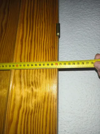 Puerta de madera con cristal