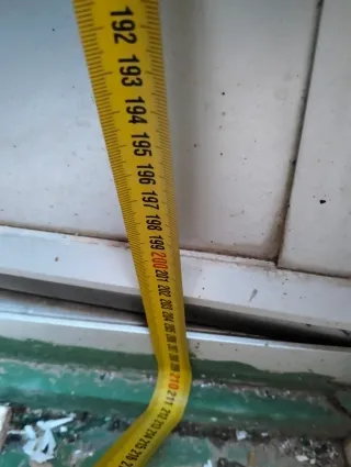 Puerta de madera con cristal