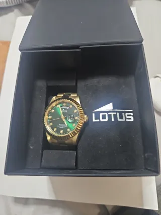 Reloj Lotus Dorado y Verde