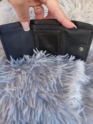 Monedero pequeño de piel