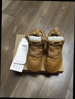 UGG Lowmel Chestnut/Dune