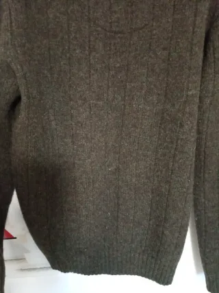 Jersey verde oliva de punto.Lana 100%