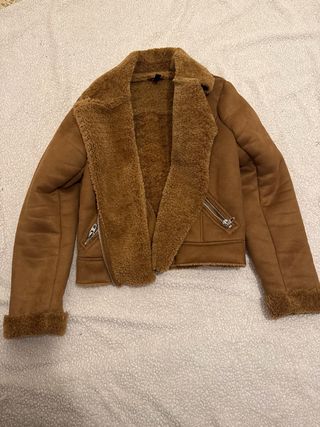 Chaqueta marrón efecto ante con borreguito