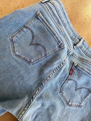 Pantalón Tejano Azul Levi’s modelo 711 talla 28