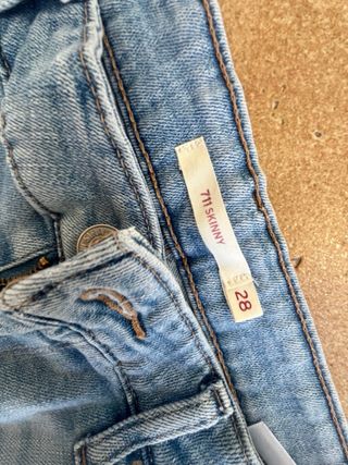 Pantalón Tejano Azul Levi’s modelo 711 talla 28