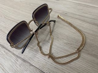 Gafas de sol Chanel cuadradas con cadena dorada