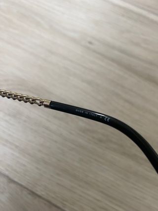 Gafas de sol Chanel cuadradas con cadena dorada