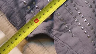 Chaleco gris con lentejuelas