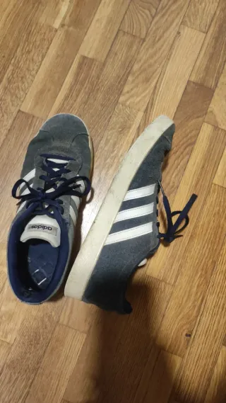 2 Pares Zapatillas Adidas Negras y Blancas.