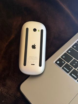 MacBook Air M2 + Magic Mouse