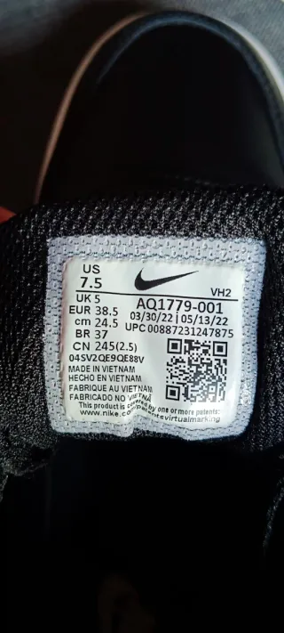 Zapatillas Nike Negras y Blancas