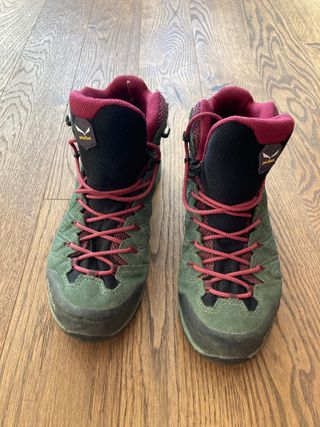 Bota de andar mujer cómoda