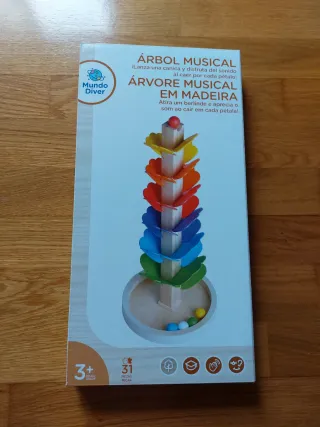 Árbol musical de madera