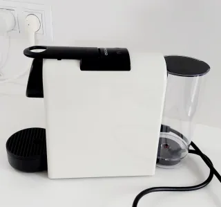 Cafetera Nespresso DeLonghi Blanca