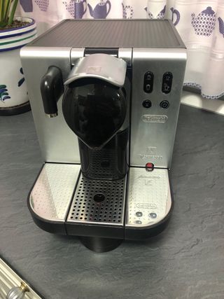 Cafetera Nespresso DeLonghi Plata