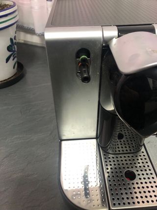 Cafetera Nespresso DeLonghi Plata