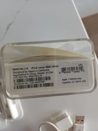 Apple iPod Nano 4GB Plata