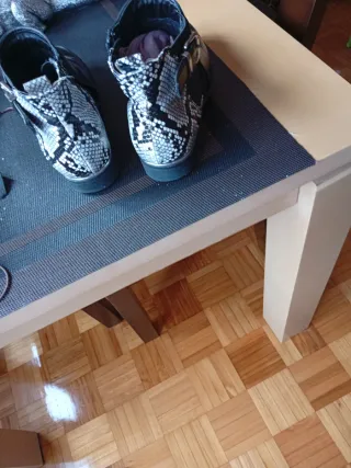 Botines marrones casi nuevos y otros negros