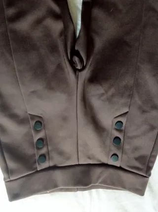 Pantalones vestir marrones con botones